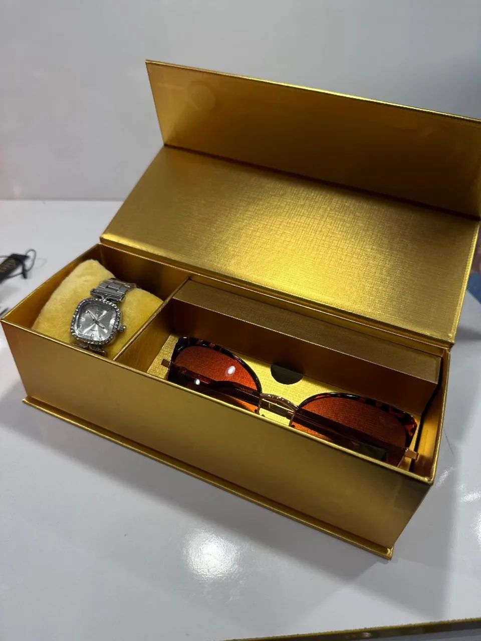 KIT ESPECIAL(relógio, óculos e caixa luxo)