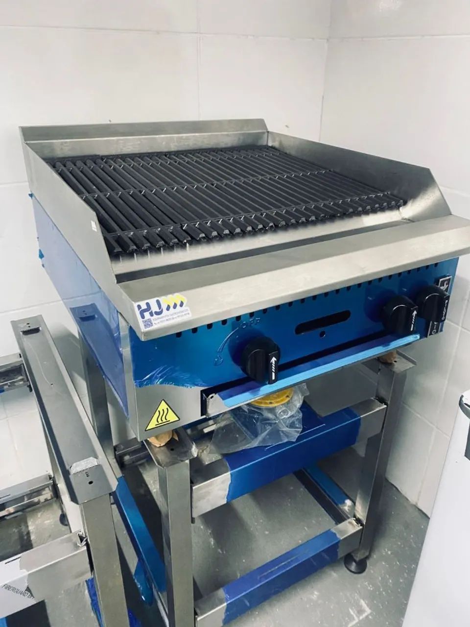 NZ. Char Broiler grill profissional inox 60cm com cavalete Venâncio 