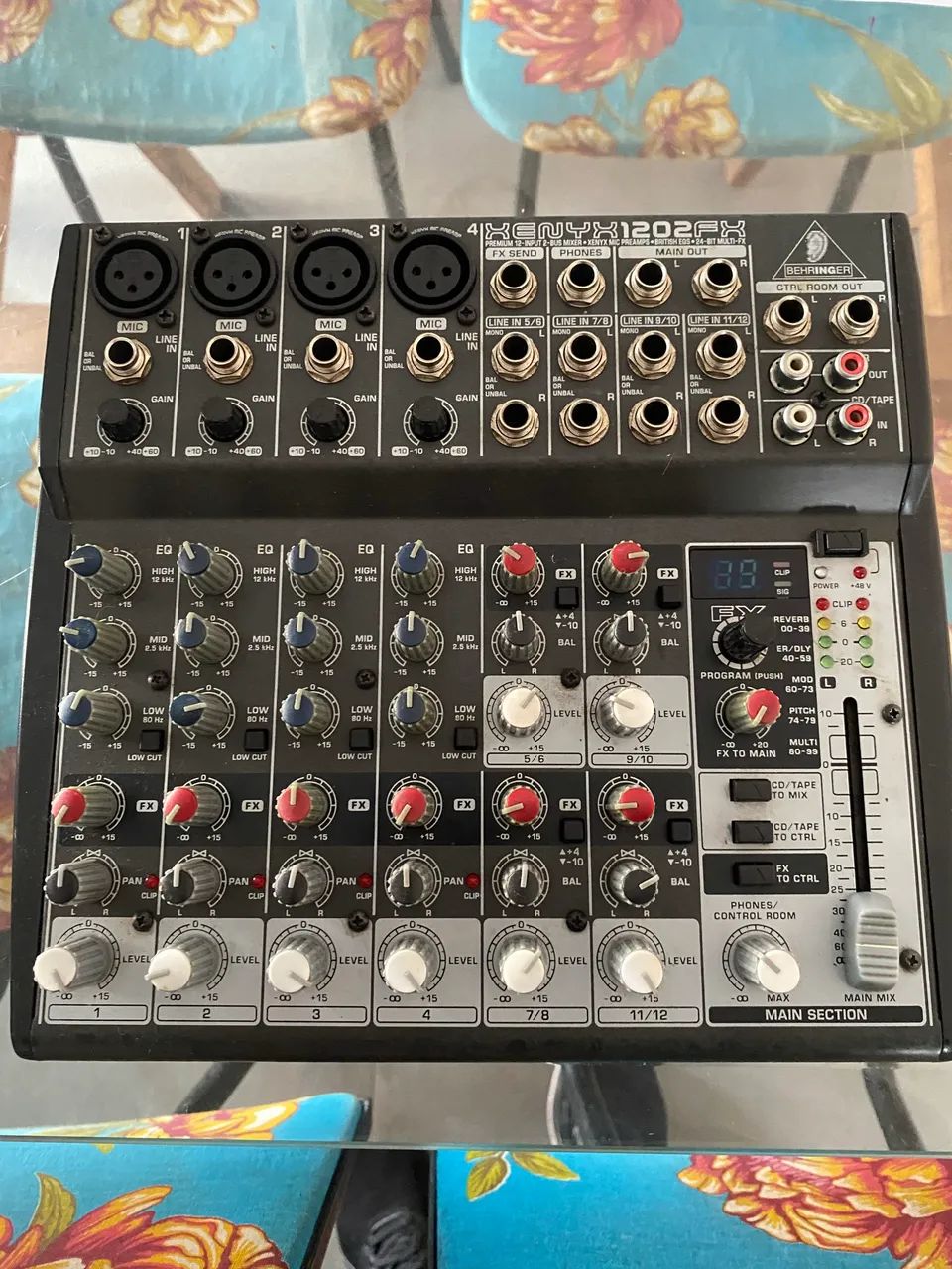 Mesa de som xenyx 1202 FX - Behringer