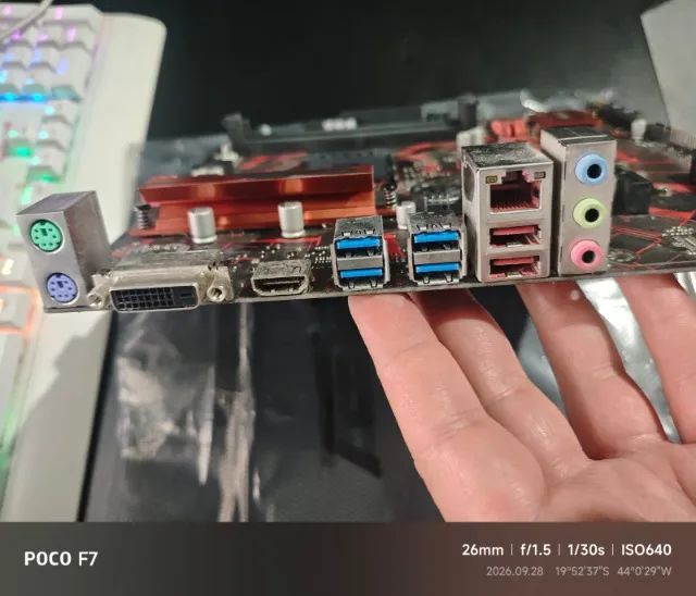 Placa Mãe ASUS A320M Gaming - AM4 - DDR4 - Foto 4