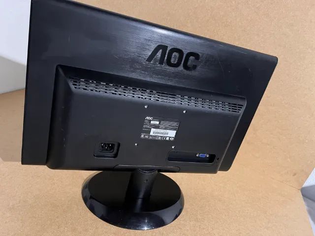 Monitor LED AOC 18.5" e950Sw VGA Bivolt (Com Linhas Finas no Display) - Foto 4
