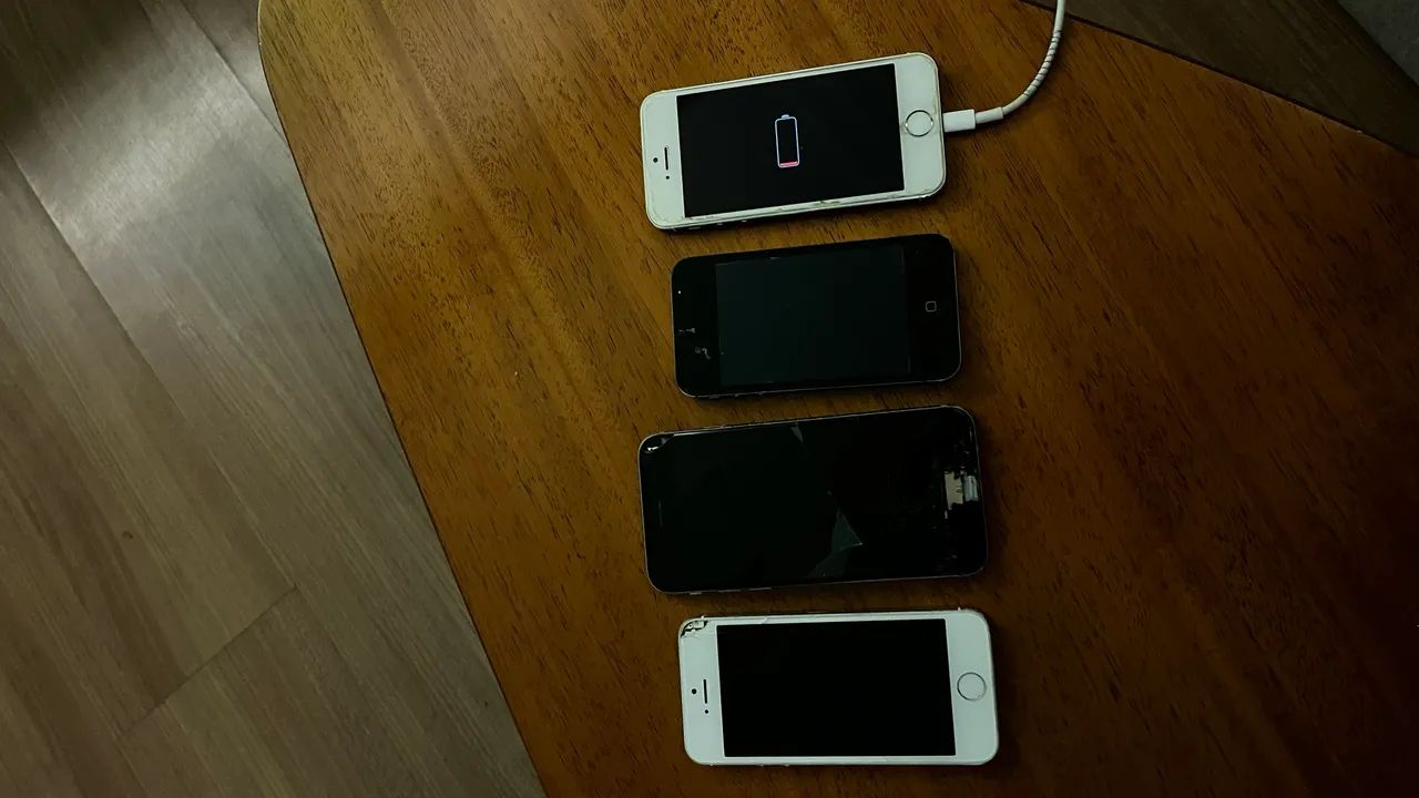 Lote de sucatas: 4 iPhones - Foto 3