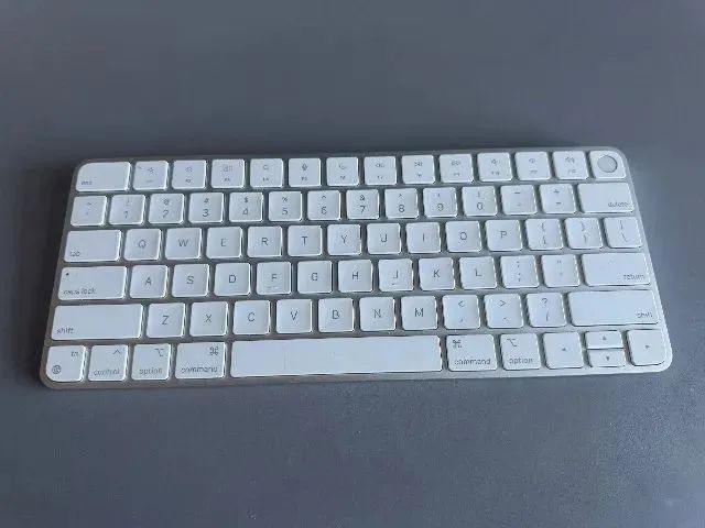 Apple Magic Keyboard com Touch ID branco