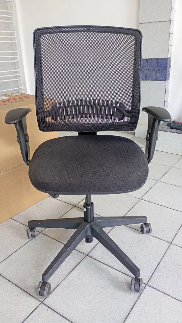 Cadeira Uni All Black FlexForm nova 