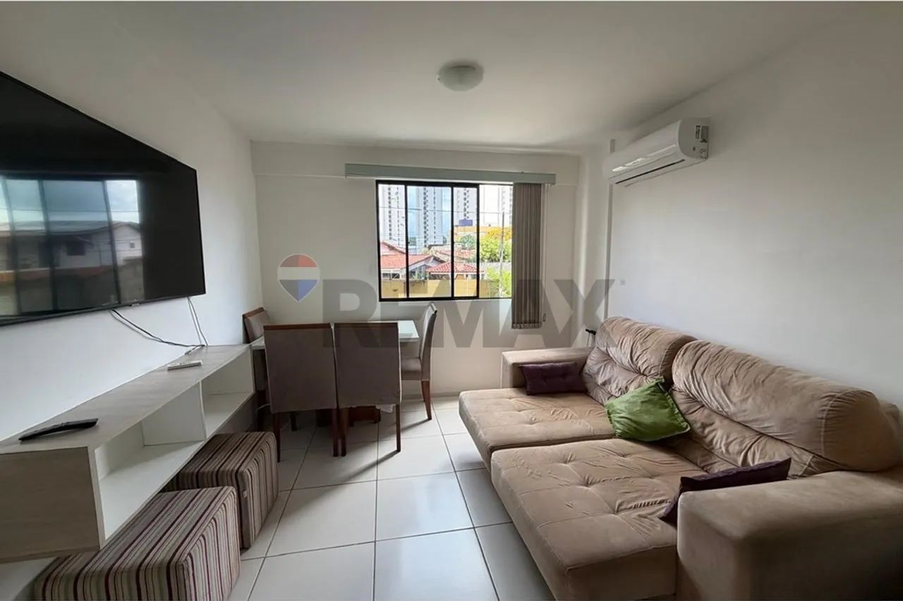 Quarto e sala com armarios embutidos