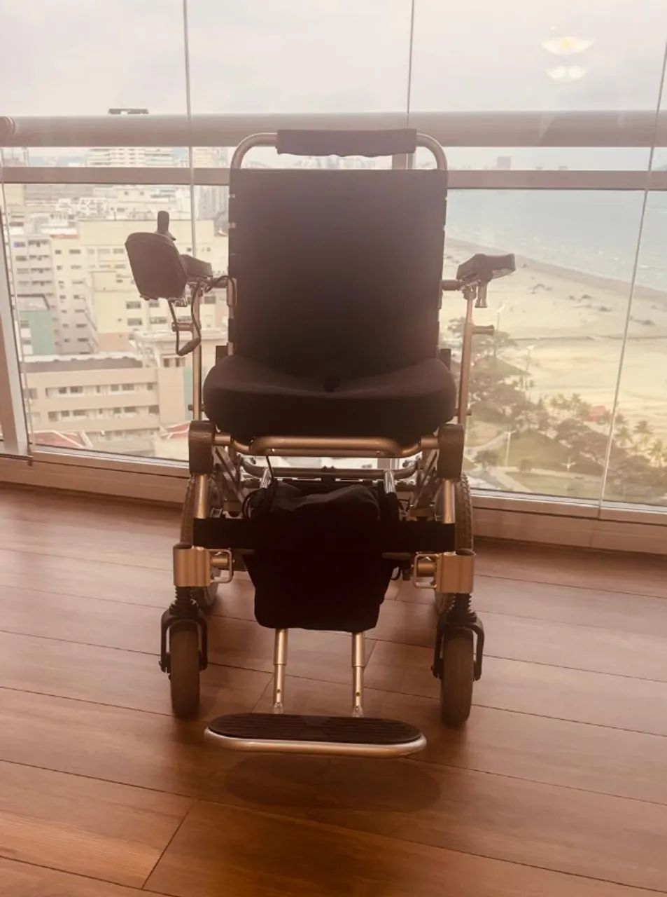 Cadeira de rodas motorizada 