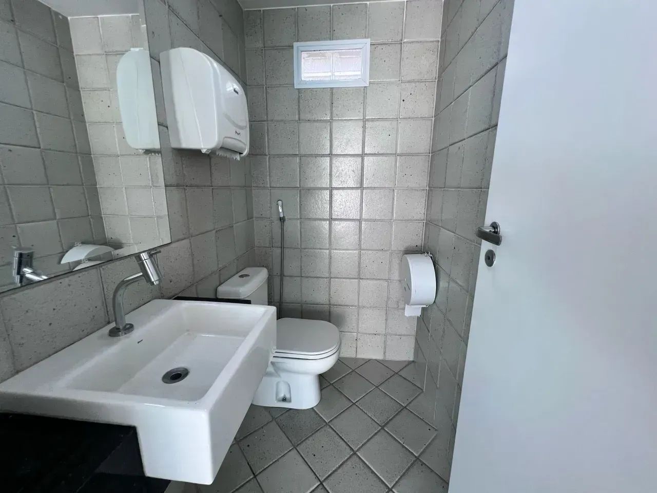 Oportunidade Única: Prédio Comercial Completo e Estruturado em Localização Premium - Foto 3
