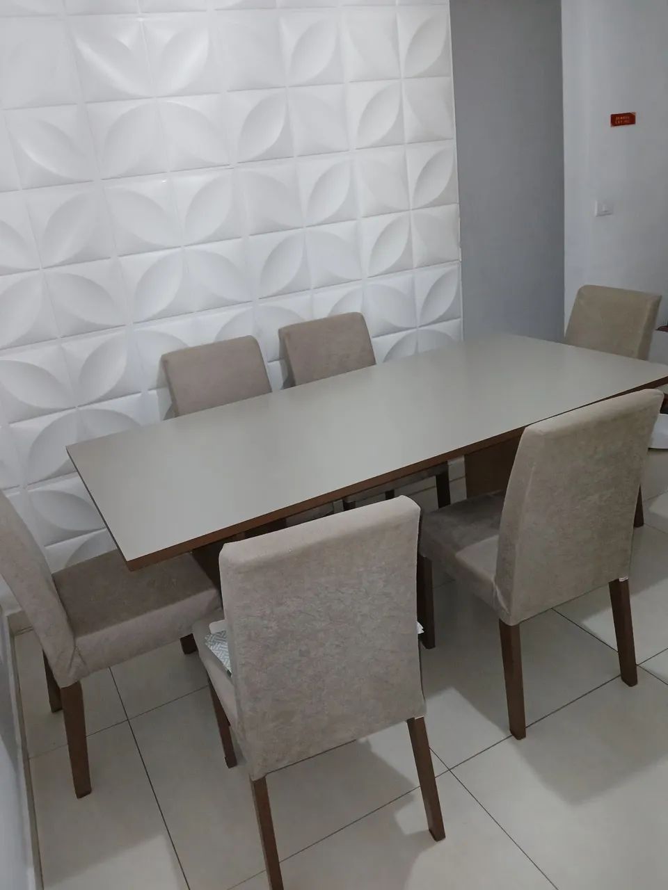 Mesa com 6 cadeiras