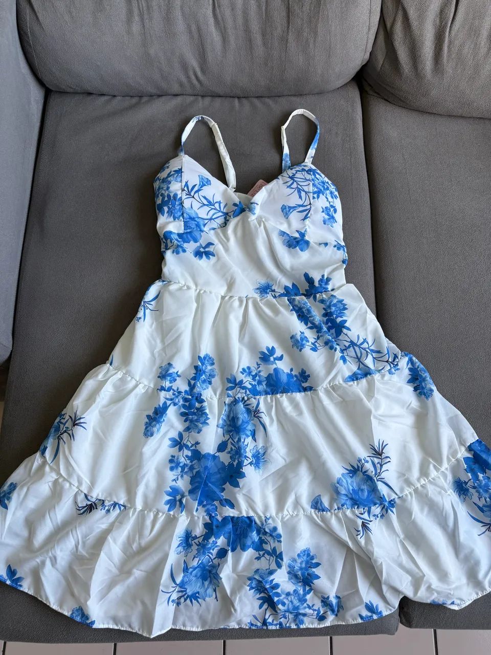 Vestido estampado curto, alça ajustável 