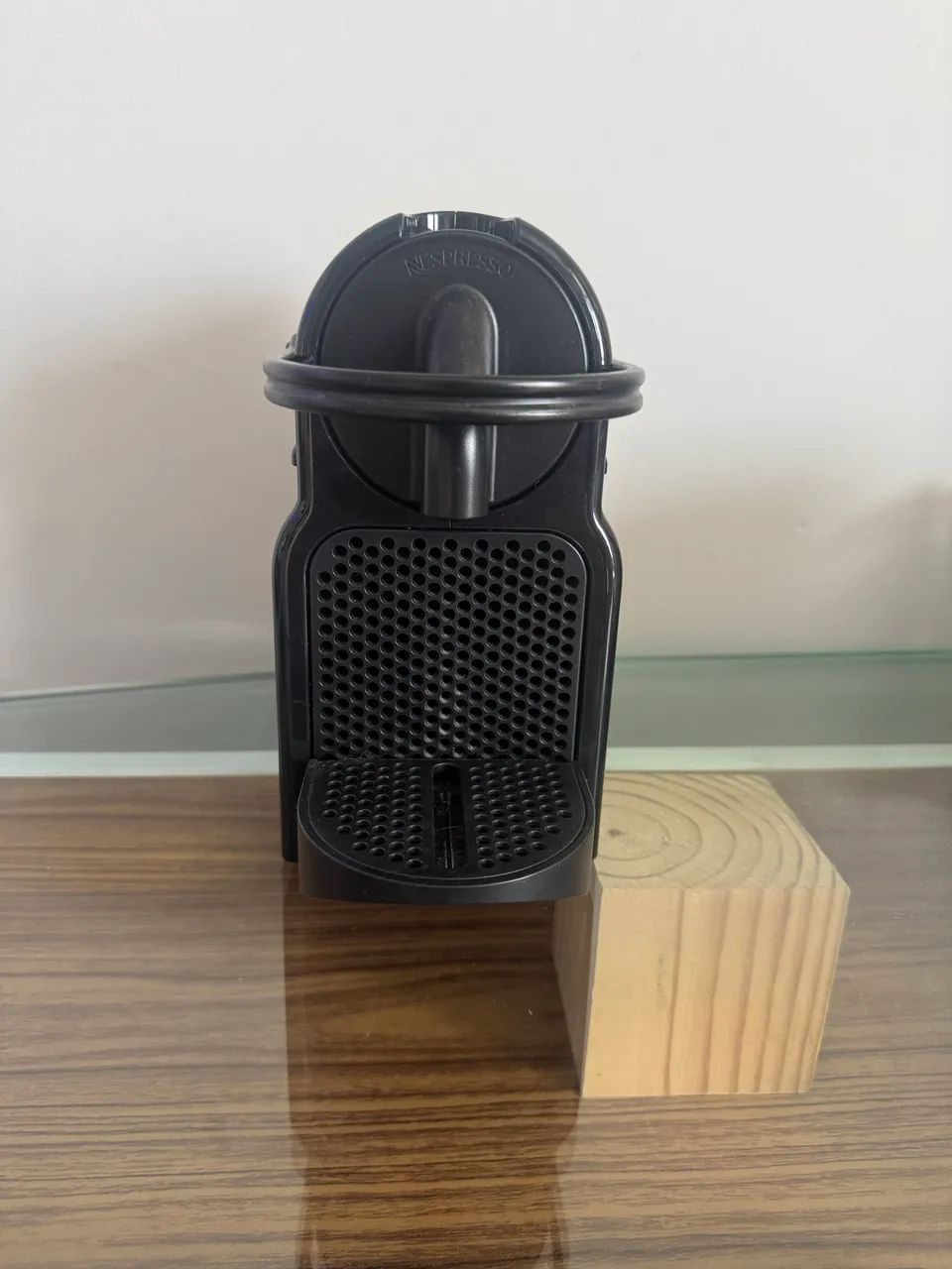 Cafeiteira Nespresso preta