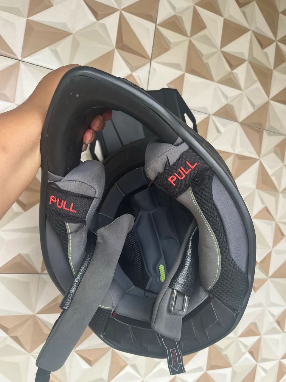 Capacete esportivo 