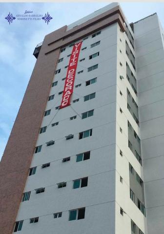 Apartamento Ed. Arnaldo Barbalho Simonetti - 3 suítes - Lagoa Nova