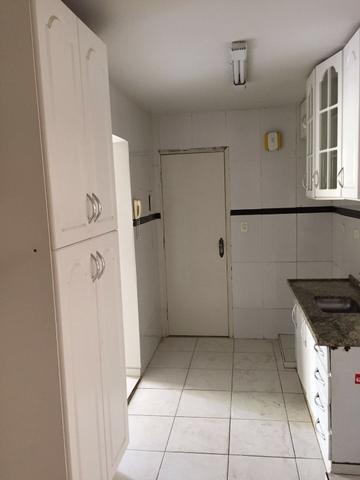 Apto com 3 qts, suíte, 1 vaga coberta, completo em armários - a/c financiamento e carro - Foto 15
