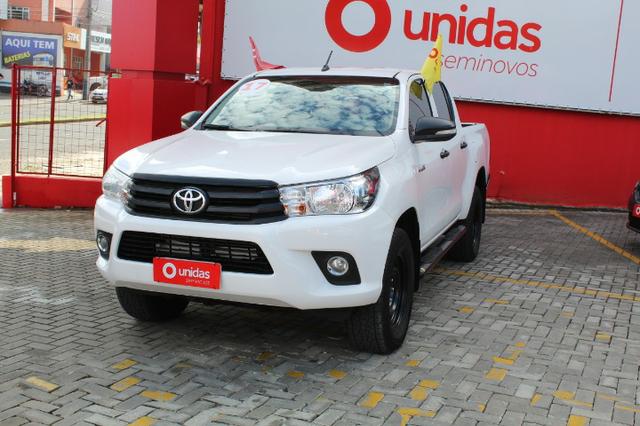 Ipva 2020 pago/Hilux 2017 /menos vidros eletricos / 4x4 / boa camionete / - Foto 2