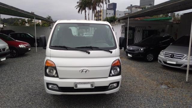 Caminhãozinho, Furgão - HR 2.5 Turbo Diesel, ano 2016, único dono, Joinville SC - Foto 2