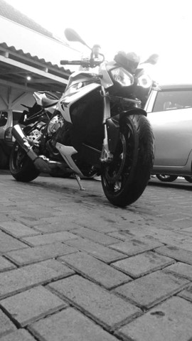 BMW S1000R