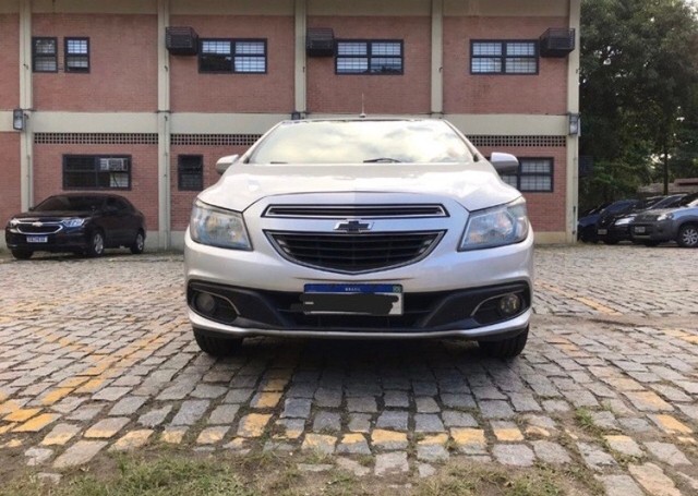 VENDO CARRO ÔNIX LT 1.4