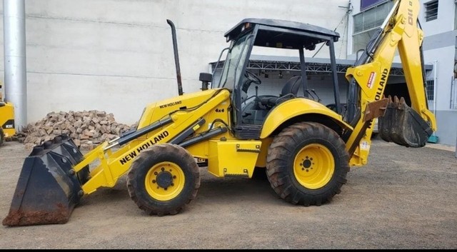 Retroescavadeira New Holland Lb110, 4x4, Ano 2009