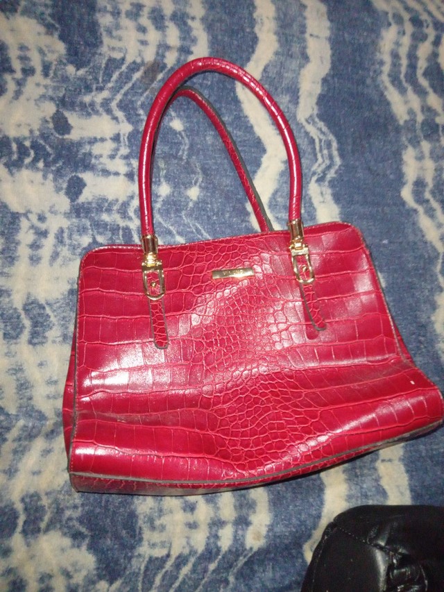 red crocodile handbolsa