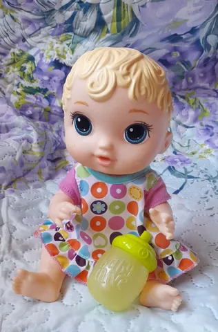 Boneca Baby Alive Bebê Festa de Presentes - Com roupa e acessórios de festa  - E8719 - Hasbro : : Brinquedos e Jogos