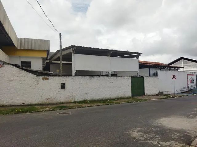 Alugo galpão na Tancredo Neves ( próximo ao posto Ayrton Senna )