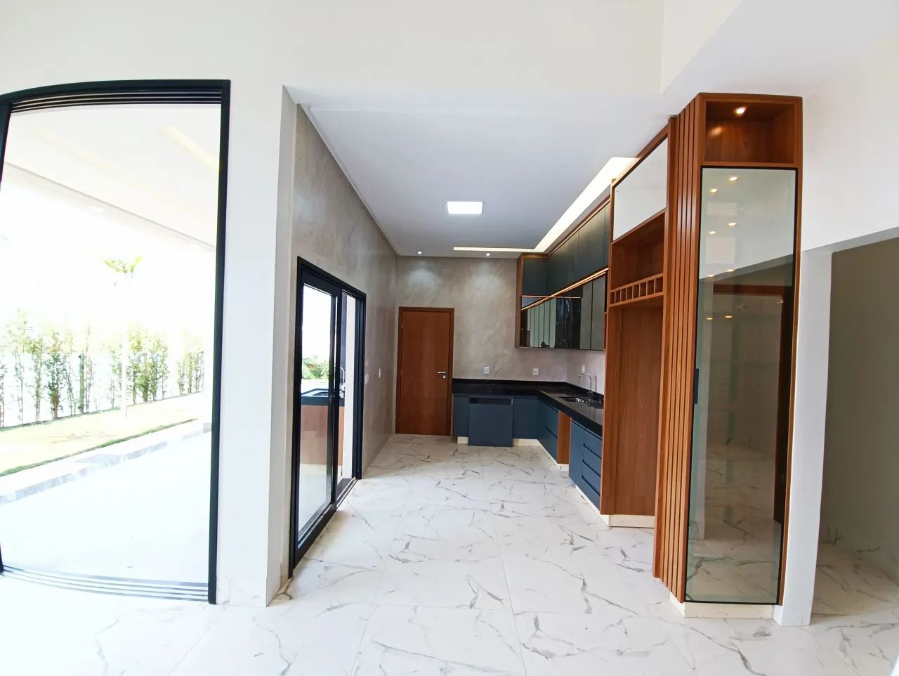 Casa Térrea 4/4 + Escritório / Esquina 520 M² - Foto 5