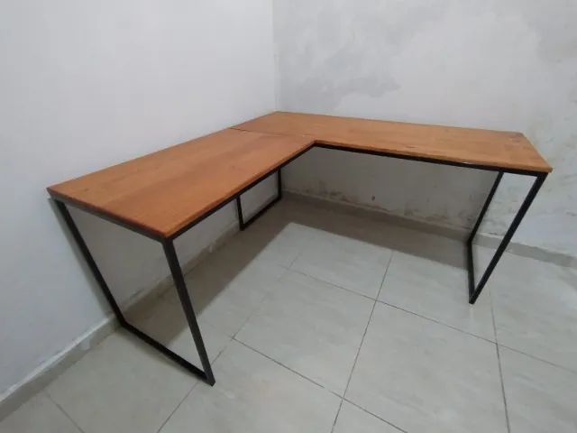 Mesa de Canto / Mesa em L estilo industrial