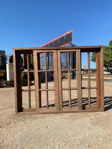 Janela em angelim vermelho