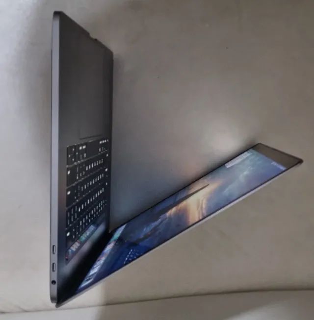 MacBook Pro A1990 i7 9 Ger SSD256 - Usado - Foto 4