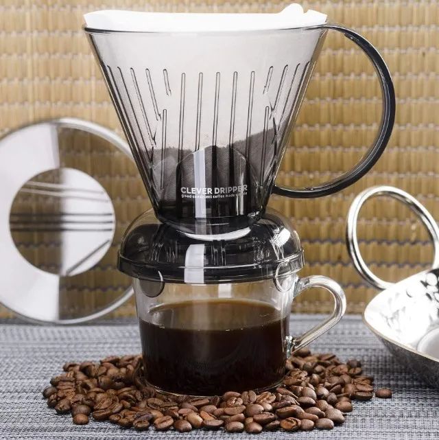 Suporte Porta Filtro Café Clever Dripper Fumê 500ml - 100 filtros - Foto 6