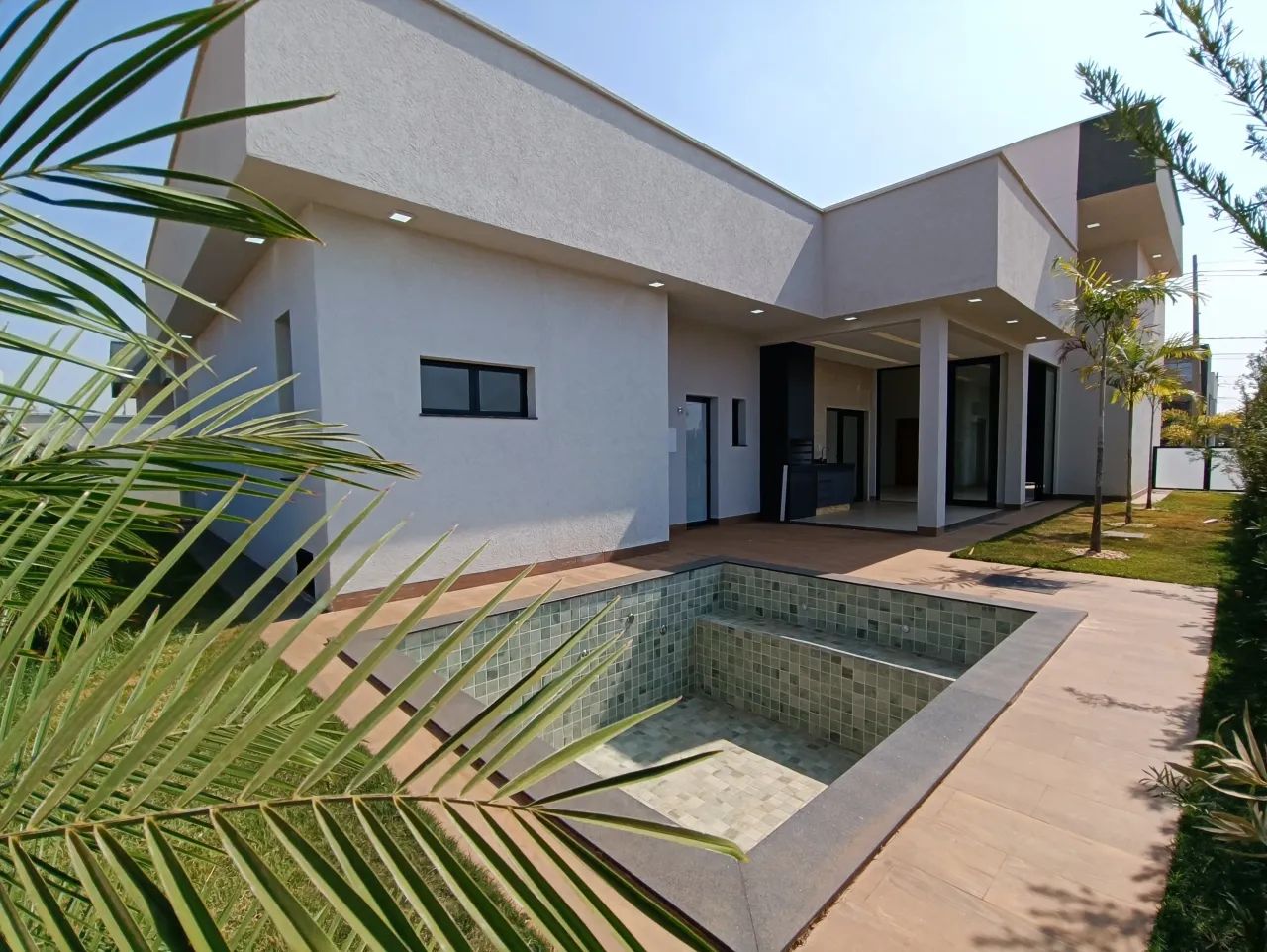 Casa Térrea 4/4 + Escritório / Esquina 520 M² - Foto 12