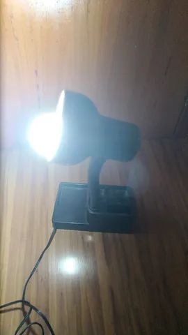 Luminária De Mesa Articulavel C/ Base e Porta objetos - Foto 3