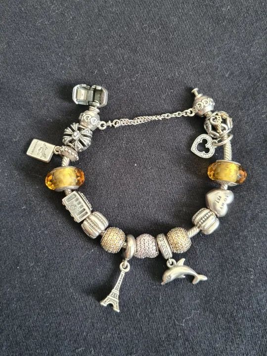 Pulseira Pandora Original com charms separadores e corrente de segurança  - Foto 3