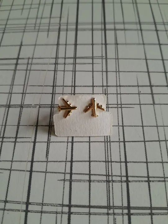 Par de brincos avião de ouro da moda elegante casual