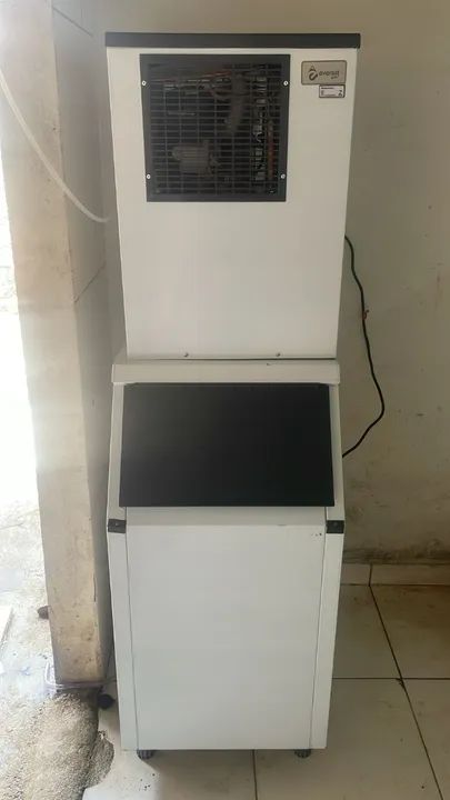 Maquina de Gelo 75/70 Kg