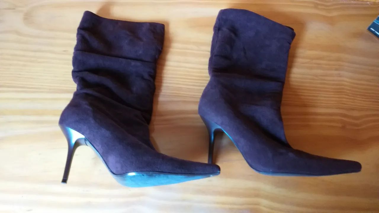 Botas de Salto Alto Suede Marrom - Foto 2
