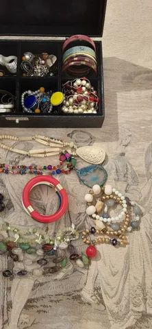 Lote Bijus vintages LEIA A DESCRIÇÃO  - Foto 2