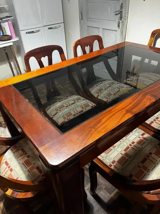 Mesa de Jantar de Madeira Maciça com Tampo de Vidro - Foto 2