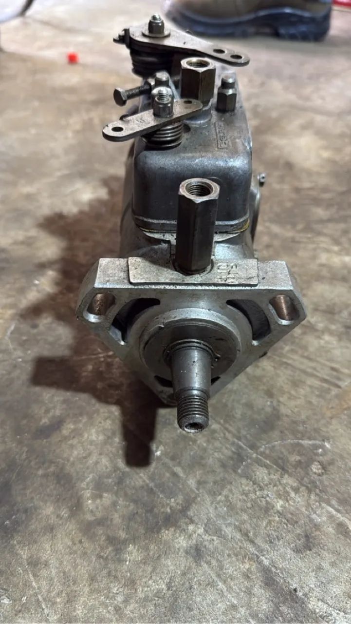 Bomba injetora do trator 292 massey