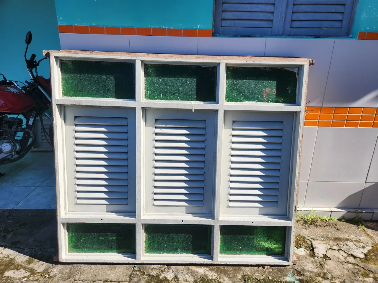Venda ou troca, Porta e fechadura nova R$ 700, Painel TV $ 400 e Janelões 1200