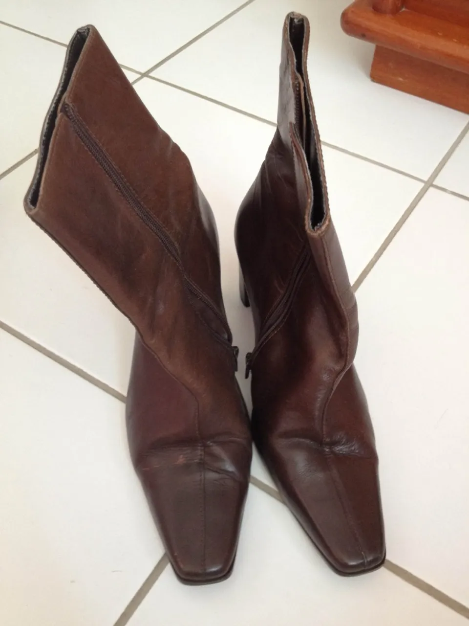 Botas de Couro Marrom - Elegância e Conforto