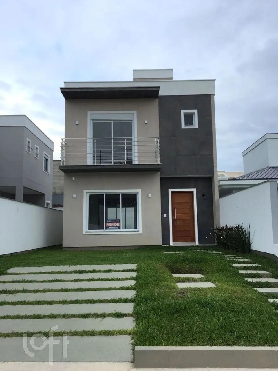 Ótima casa com 3 dorms, sendo 1 suíte e 2 vagas de garagem MOBILIADA Em Santo Antônio.