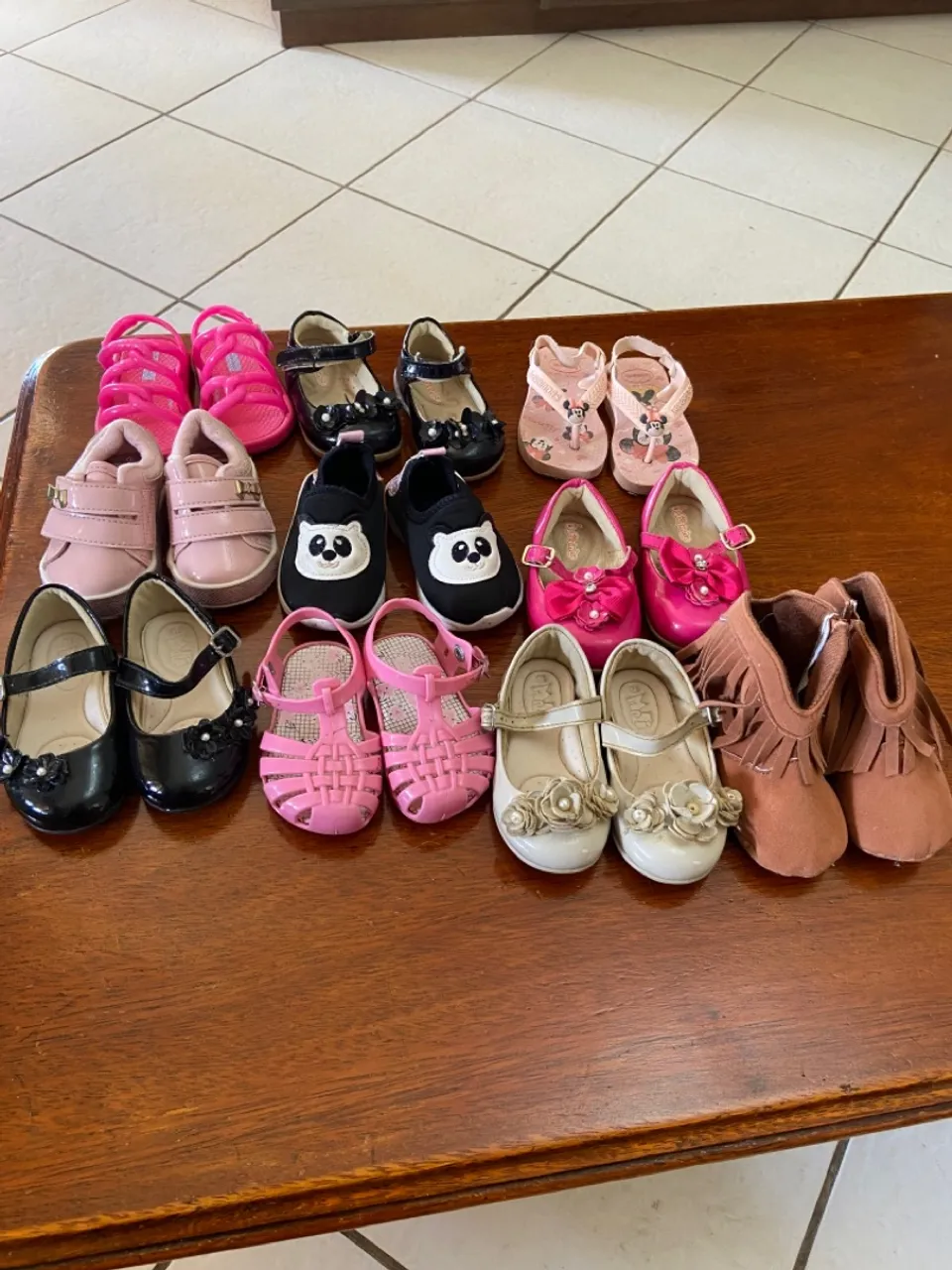 Lote de 10 pares de sapatos infantis - Diversos modelos e marcas
