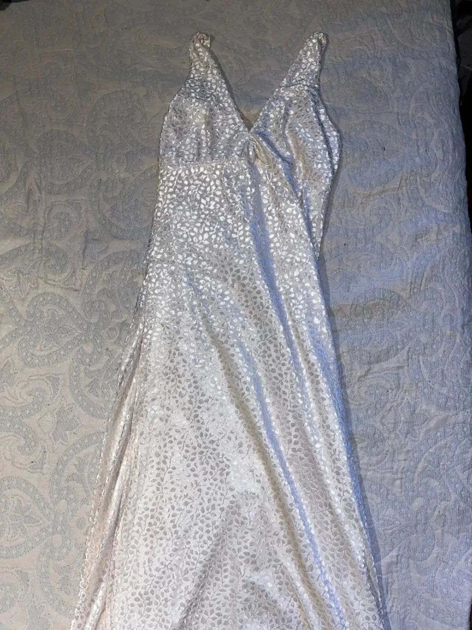 Vestido longo branco vintage ideal para casamento civil ou festa