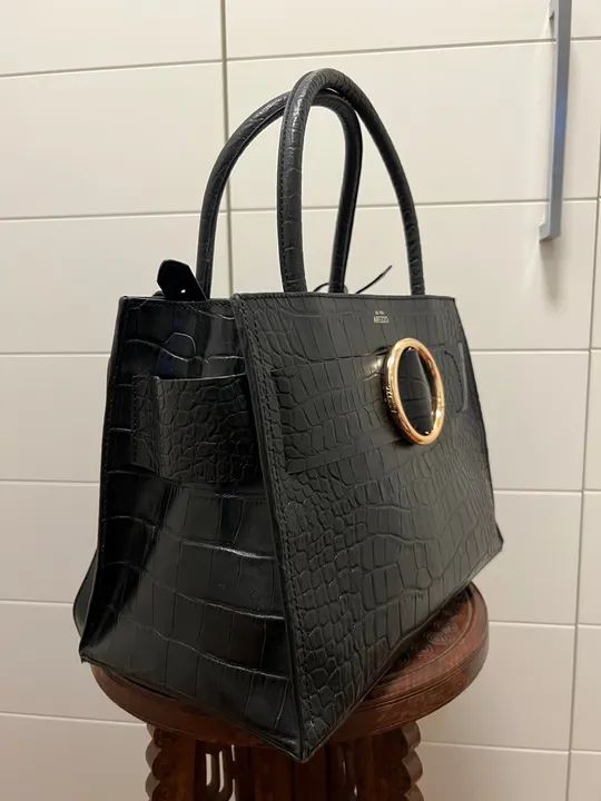 Bolsa Arezzo textura croco, preta. - Foto 4