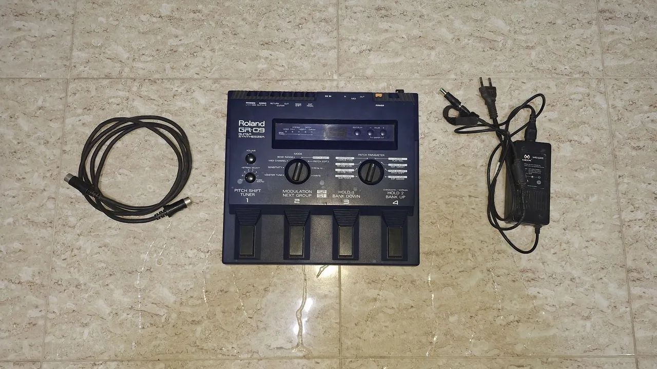 ギター Roland GR-09 GUITAR SYNTHESIZER Roland GR-09 Guitar Midi Sintesizador - Instrumentos musicais