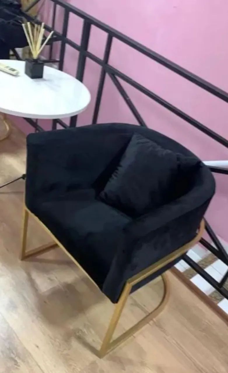 2 poltronas novas Duelli  Breton com Estrutura Dourada