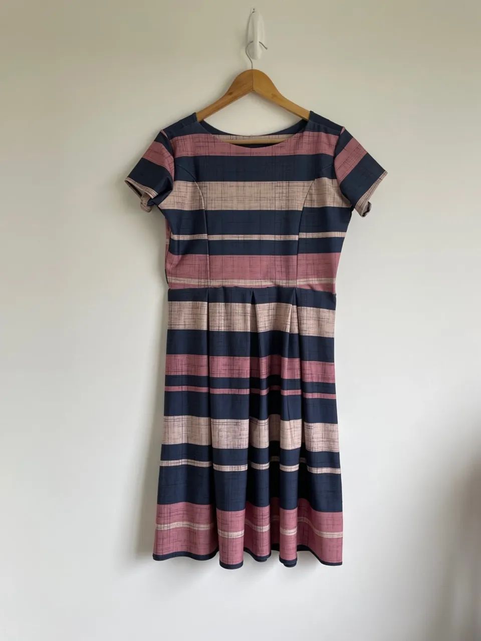 Vestido midi mangas curtas listras tam M / G - Foto 2
