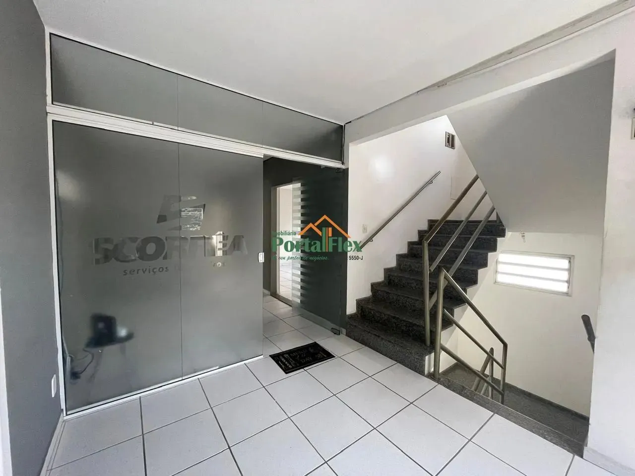Sala á locação em Parque Residencial Laranjeiras - Serra/ES