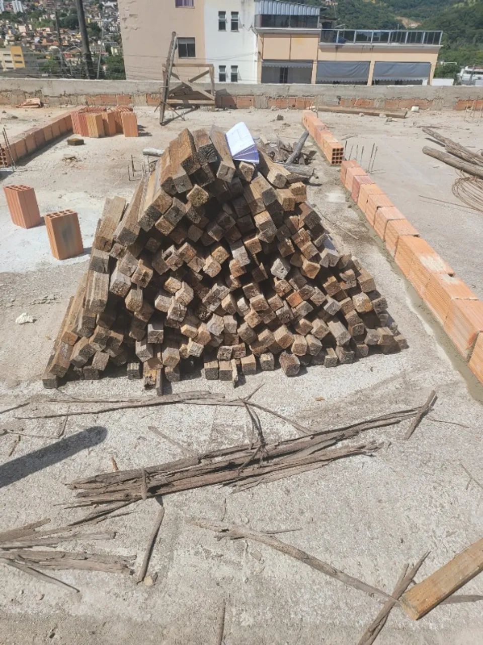 Madeira para obra - tabuas , pontaletes  etc - grande oportunidade  - final de obra - Foto 5